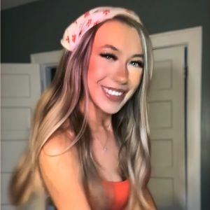 Meet your Posher, Alexis